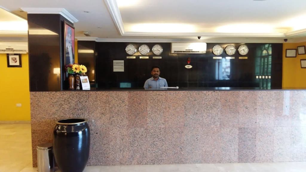 OYO 117 Majestic Hotel - photo 2