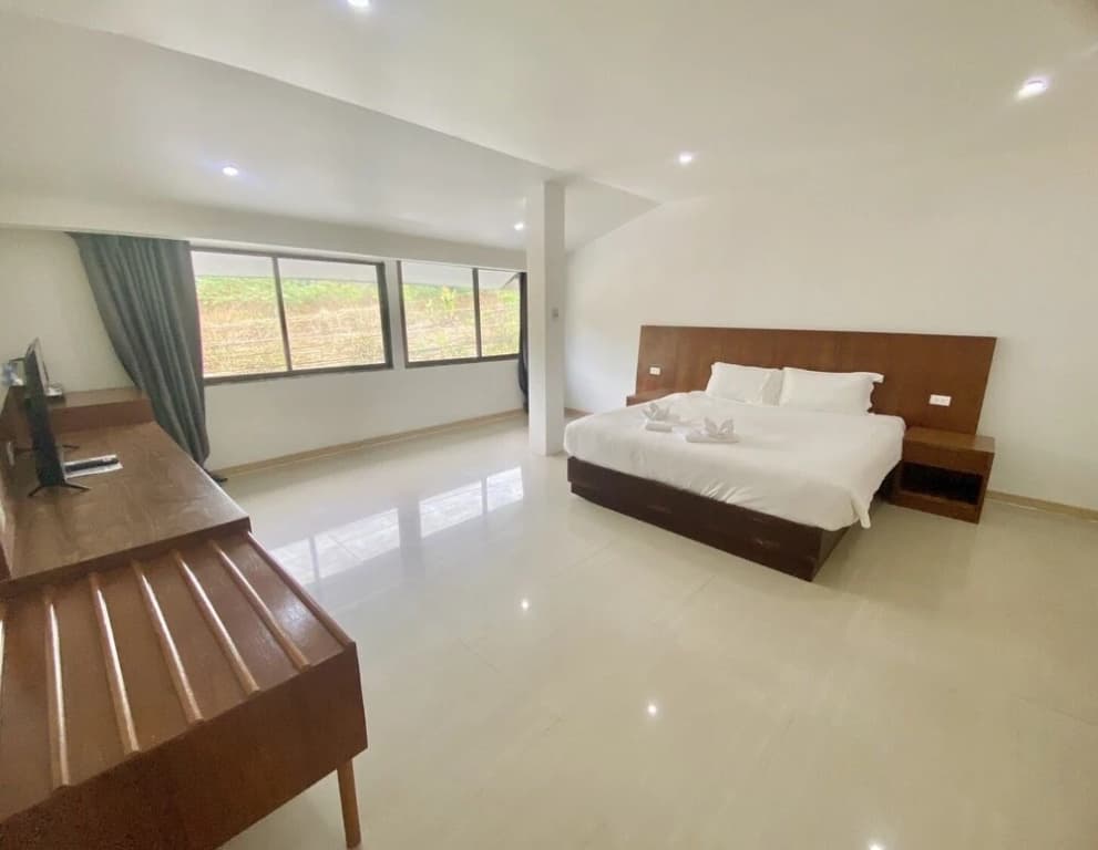 V Beach Resort - photo 3