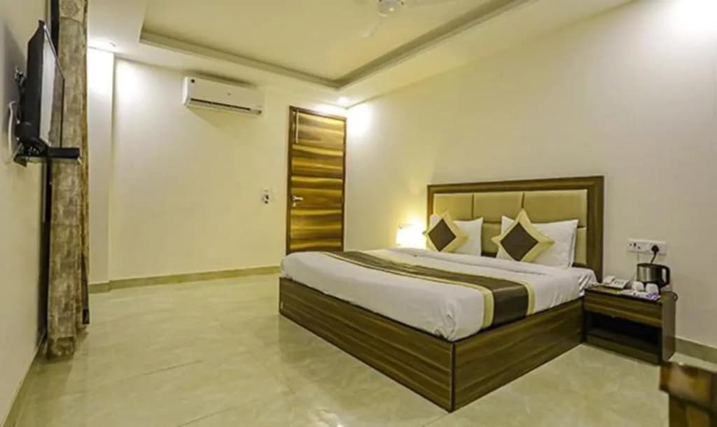 Fabhotel White House Bnb - photo 5