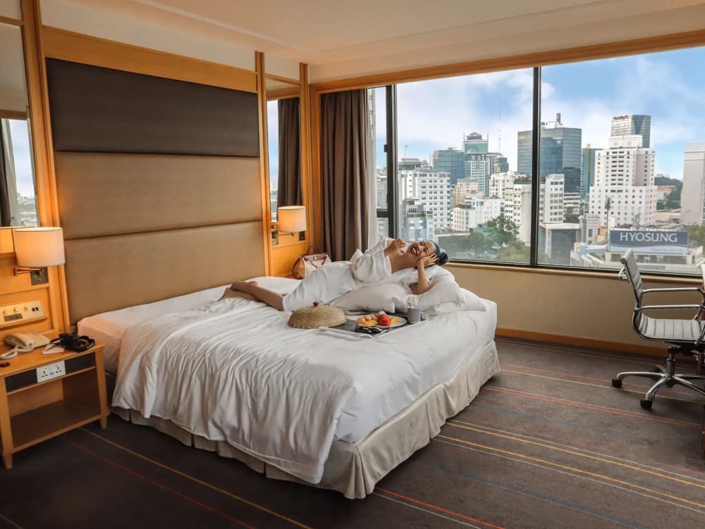 Renaissance Riverside Hotel Saigon - photo 4