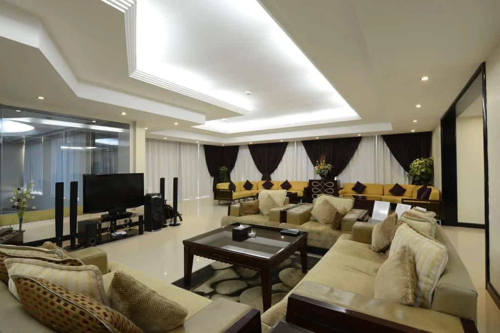 Royal Beach Hotel & Resort - photo 2