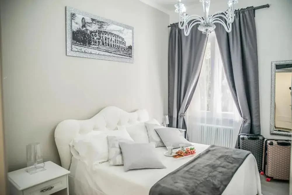 Central Luxury Apartment - photo 1