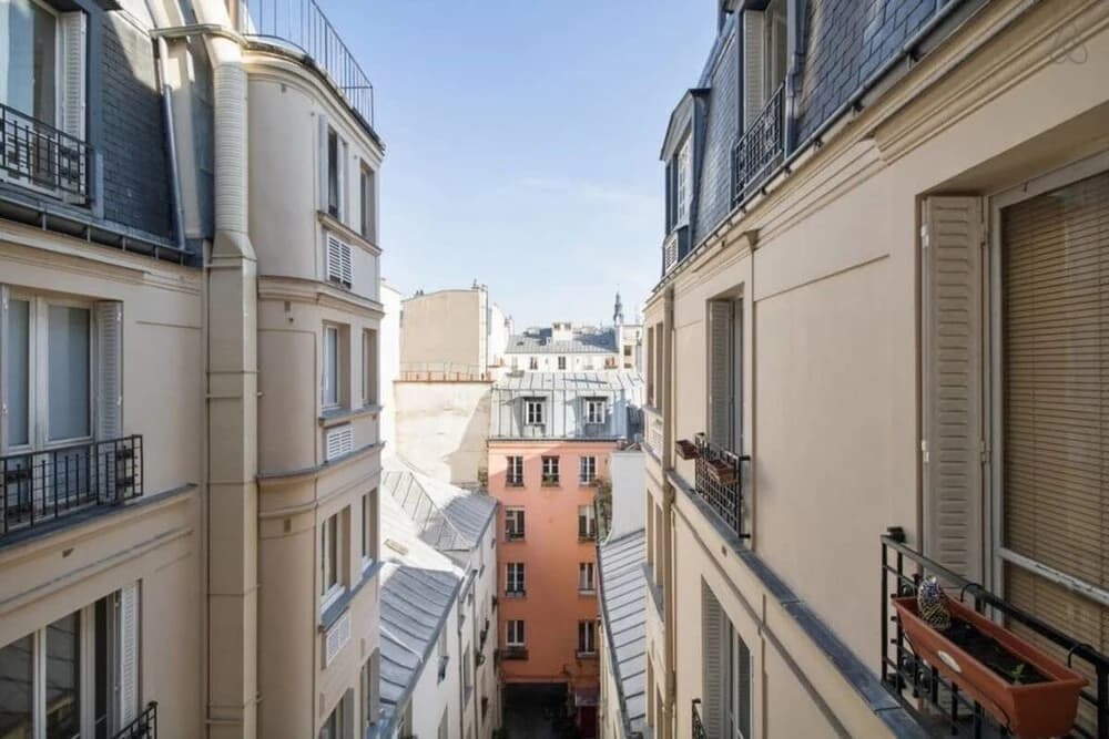 Cosy Flat Sleeps 4 W/terrace in the 10th District - photo 2