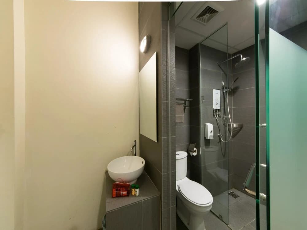 OYO 136 Ceria Hotel - photo 8