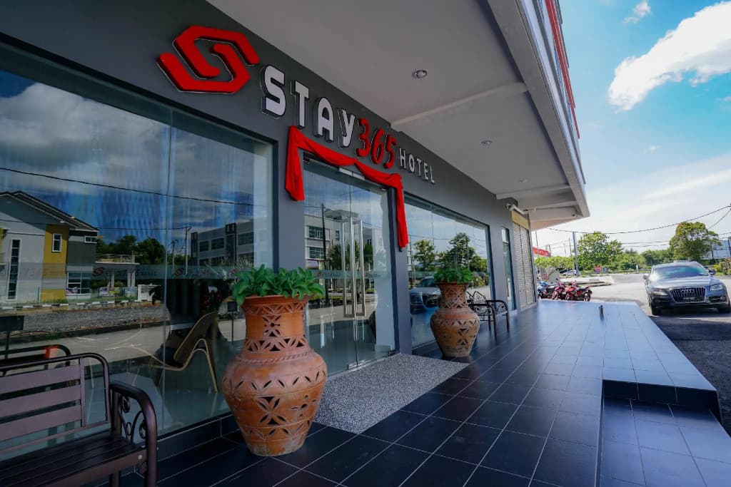 OYO 89386 Stay 365 Hotel - photo 1