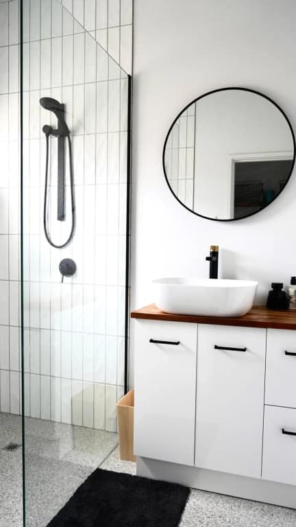 Your home on Smith St Collingwood (With Parking) - photo 1