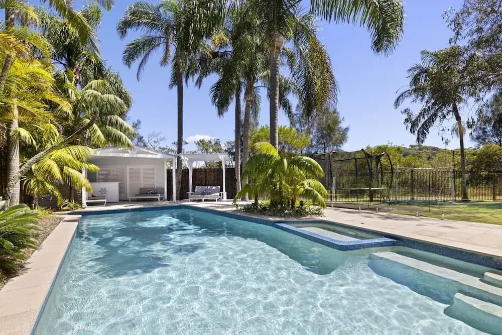 Spacious 4-bed Home Near Avalon Beach - photo 15