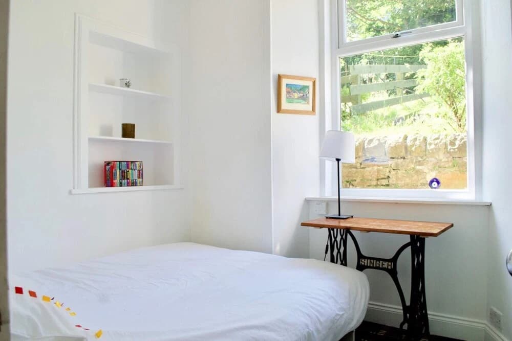 Bright And Comfortable 2 Bedroom Flat - photo 10