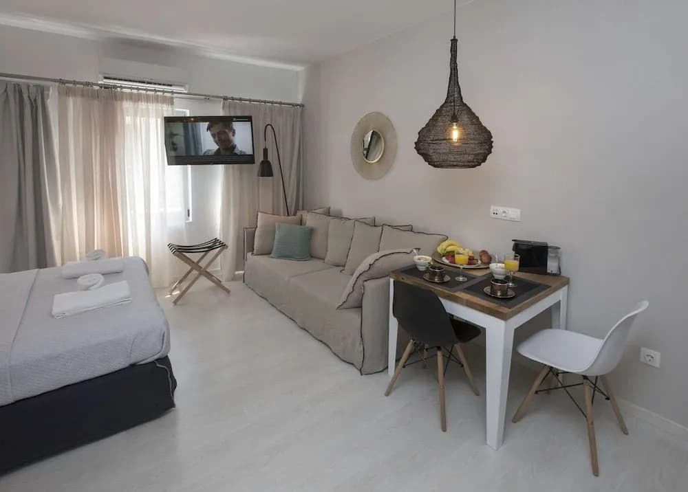Ermou Stylish Suites by GHH - photo 4