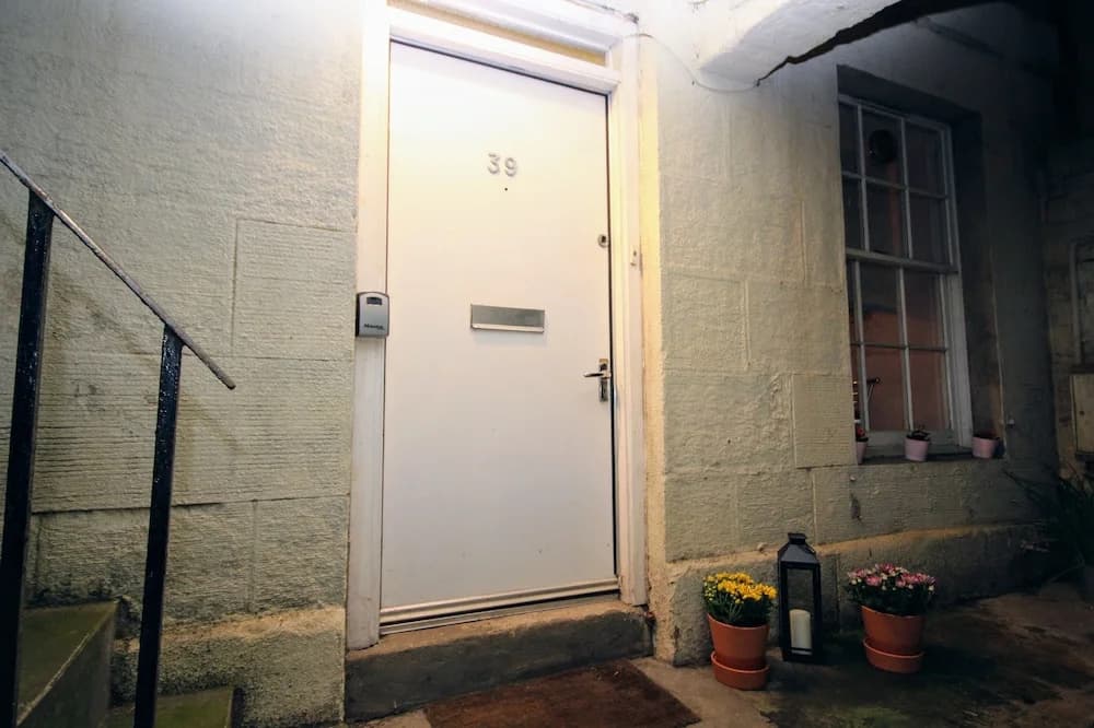 Silver Lining - St Patrick Sq Apartment - photo 11