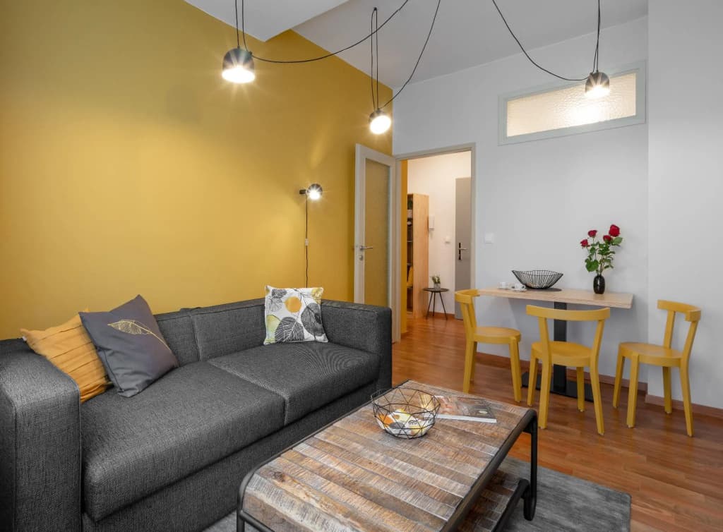 City Leaf Apartments - photo 2