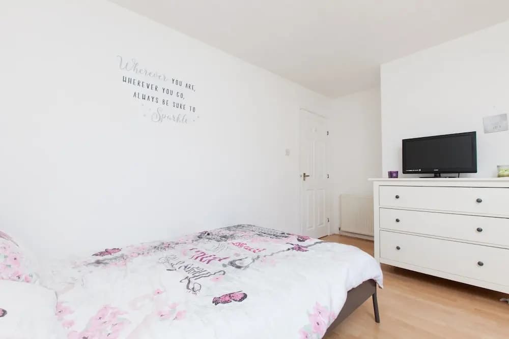 Ideal Fringe Base: Great Value + Free Parking! - photo 15