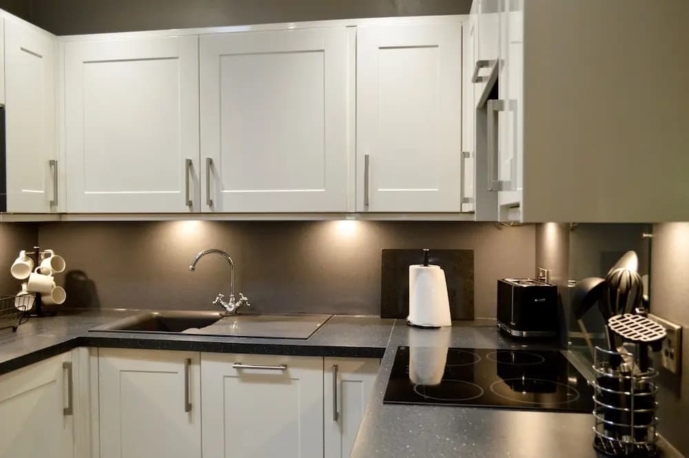 Comfortable 1 Bedroom Flat Near The Meadows - photo 12