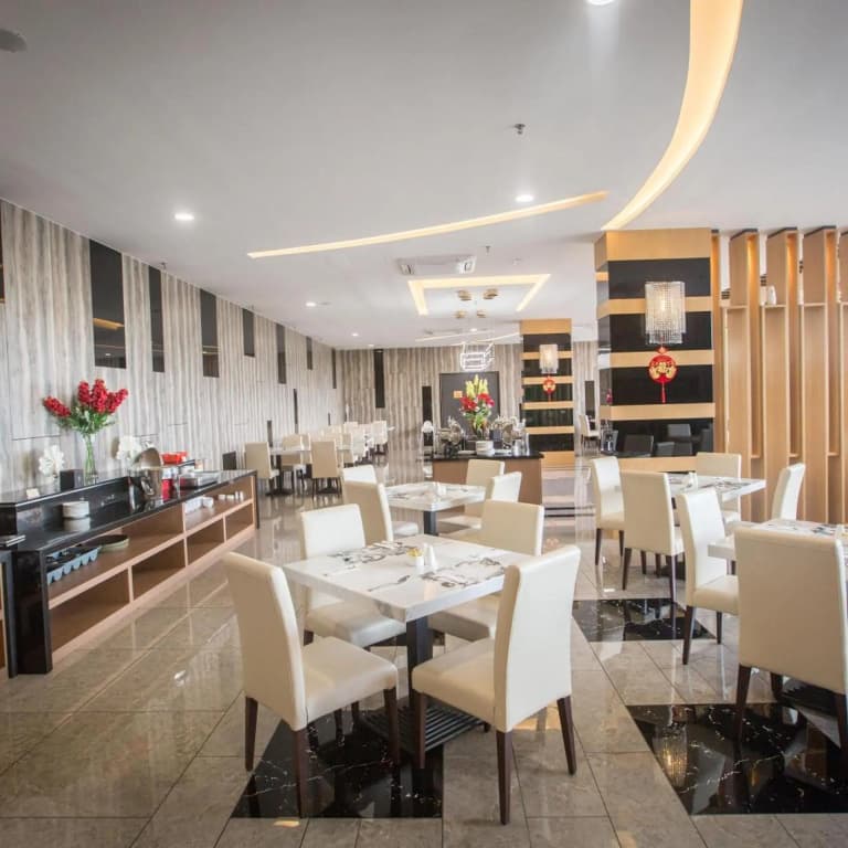 Lintas Platinum Hotel - photo 17