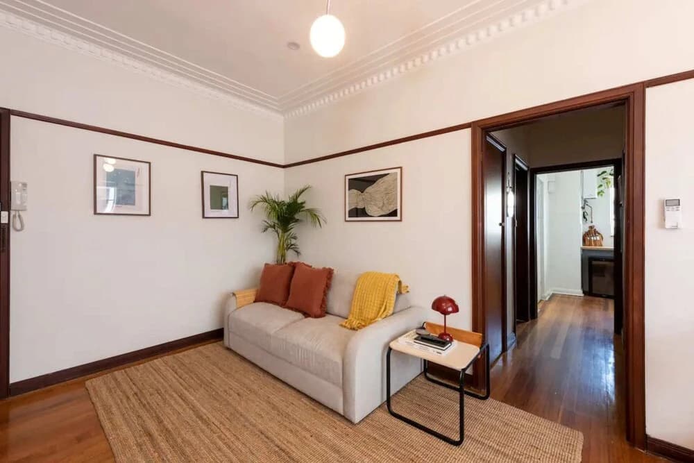 Charming Art Deco Unit in East Melbourne - photo 2