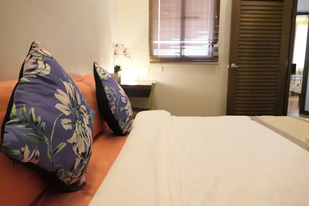 Gurney 4 Plus 1 Bali Style Tranquil Villa - photo 1
