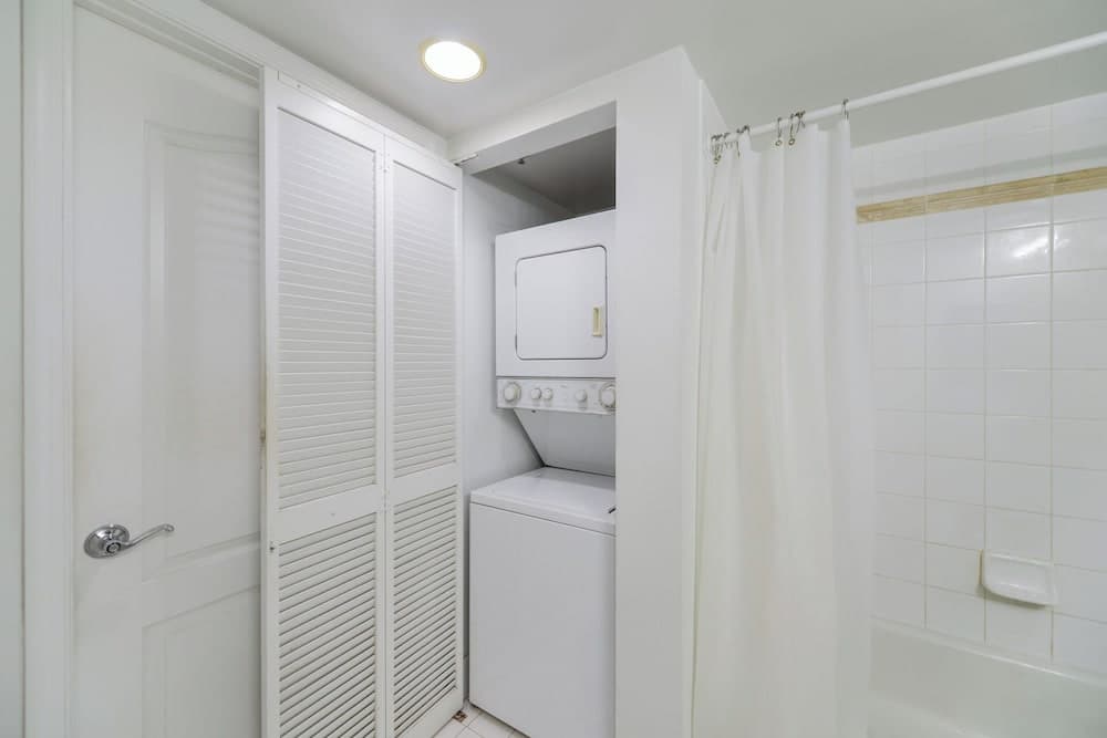 Brickell Bay 3318 - photo 8