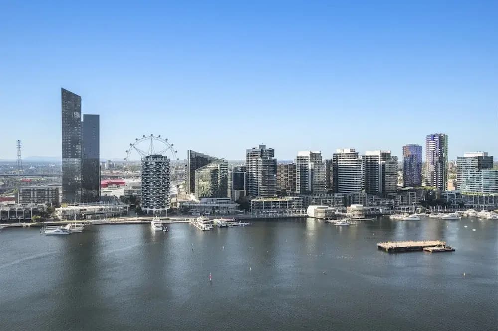 Stunning 2-bed Apartment With Water Views - photo 7
