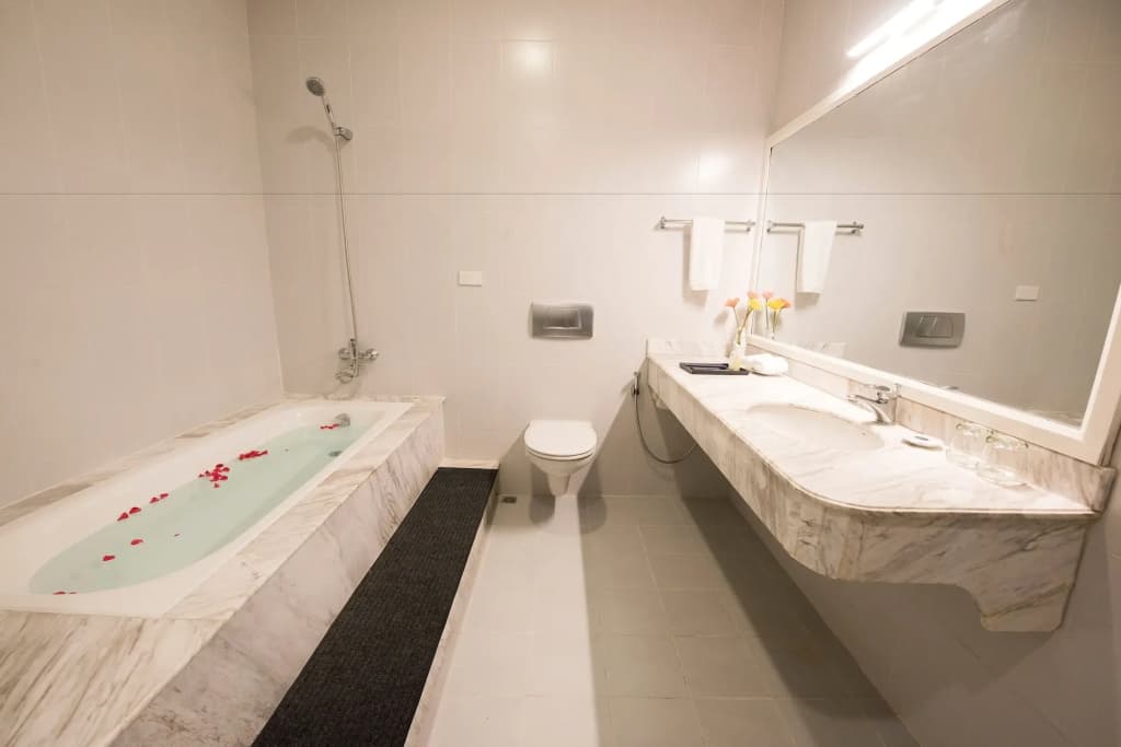 Hoa Binh Hotel - photo 8