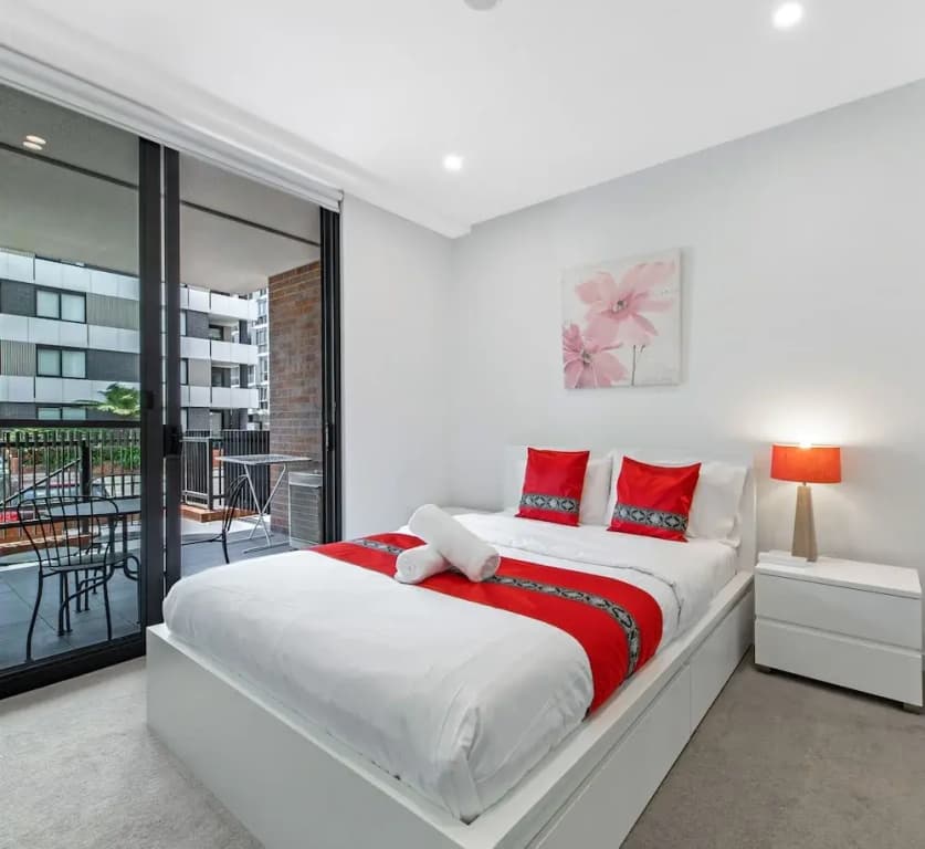 Kozyguru | Penrith | 2 Bed 2 Bath Apt Free Parking - photo 1