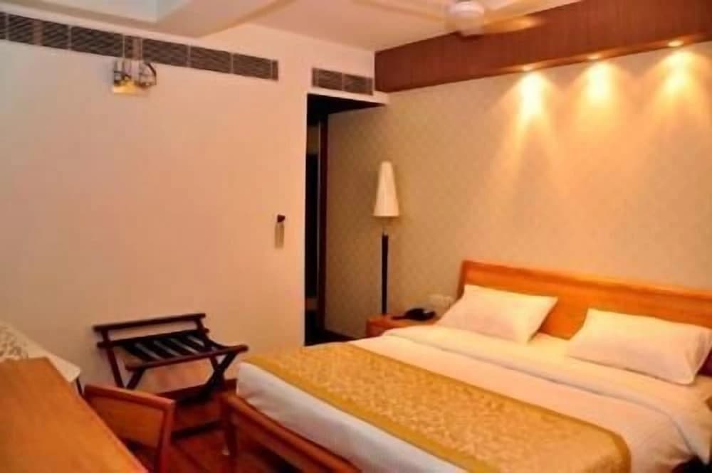 Hotel Apra Deluxe - photo 6