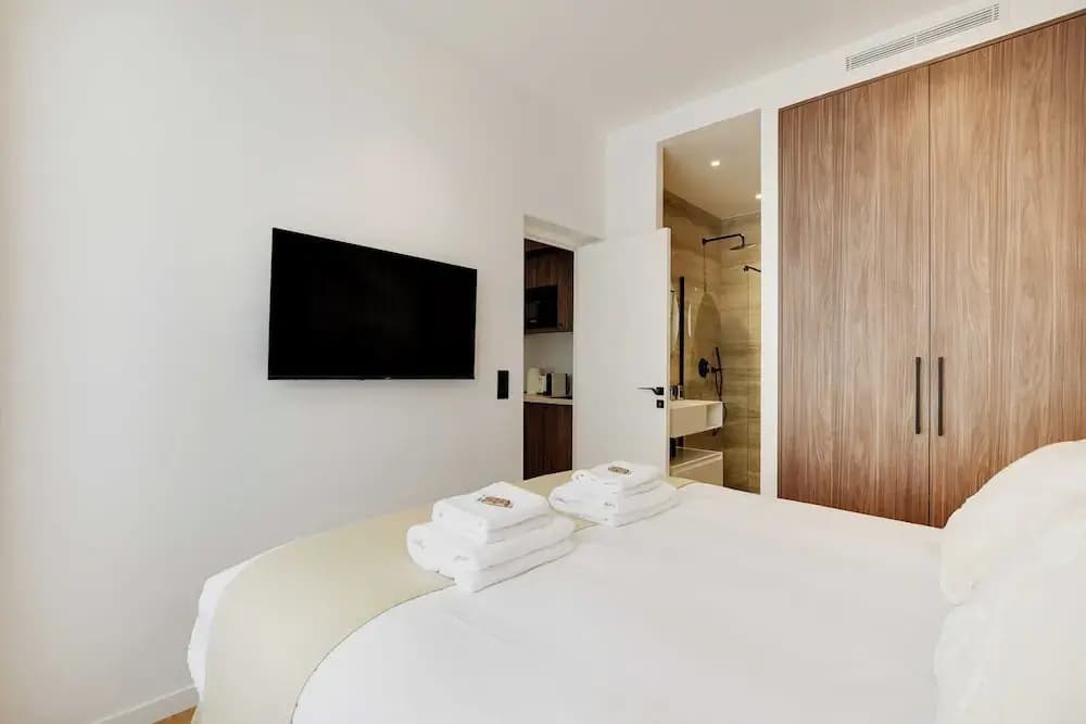 Newly Refurbished Flat in Heart of 18th District - photo 2
