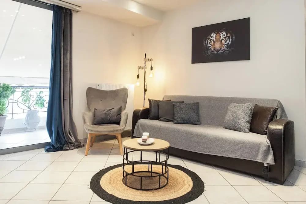 Elegant Spacious 2 Bd Apt in Petralona - photo 11