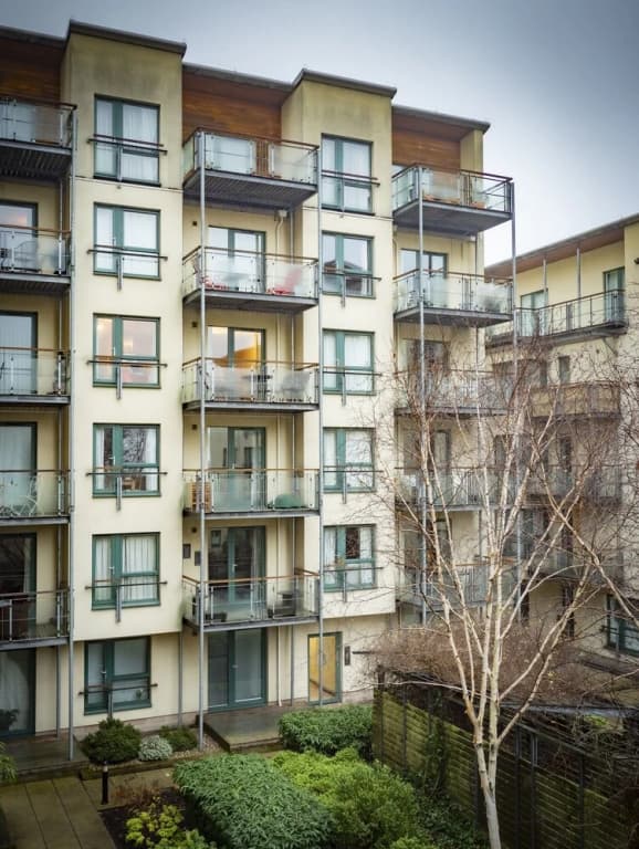 Elegant 2BR Apartment with Balcony and Parking - photo 1