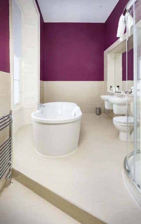New Town Hotel - photo 7