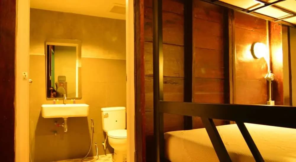 La Moon Hostel - photo 9