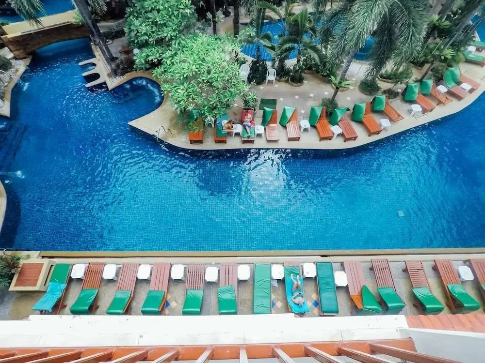 B Buri Hotel - photo 9