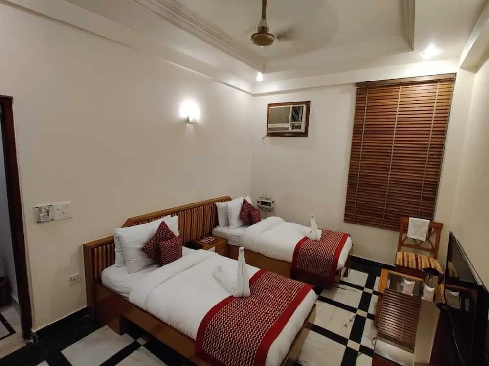 Hotel Singh International - photo 28