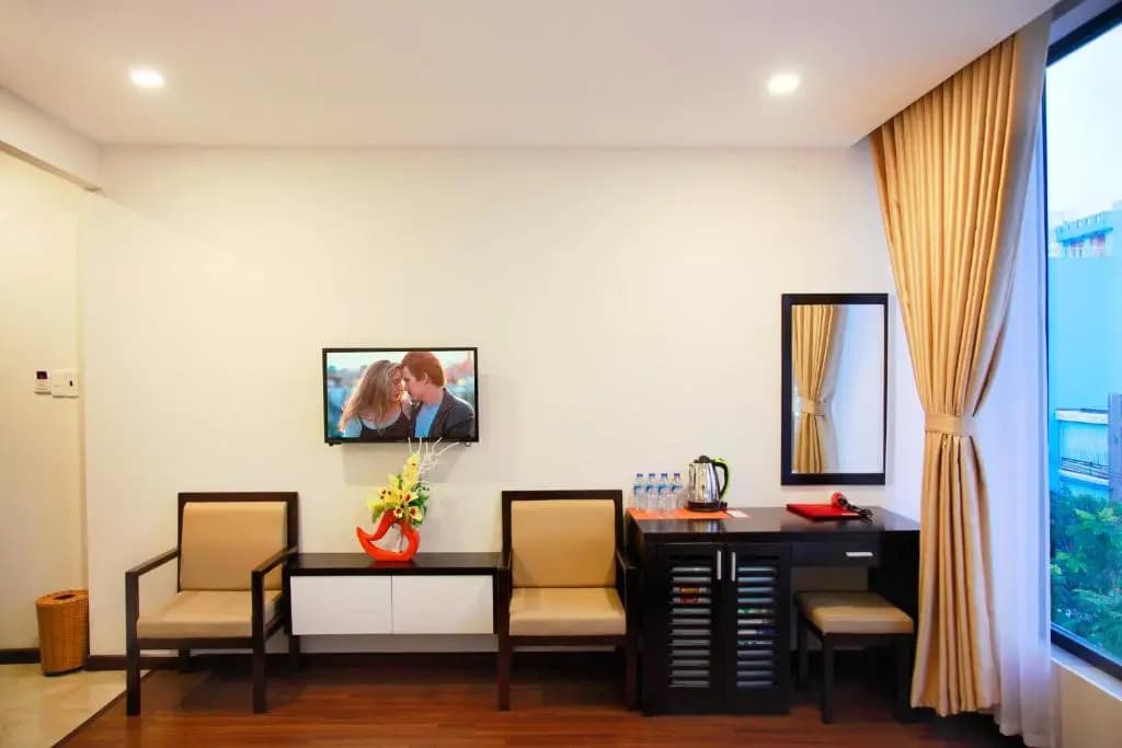 May Hotel - photo 3