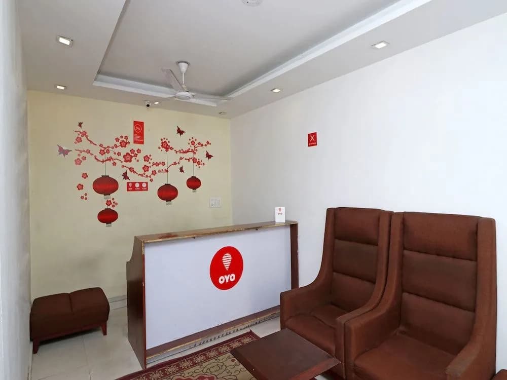 OYO 12532 Imperial Inn - photo 11