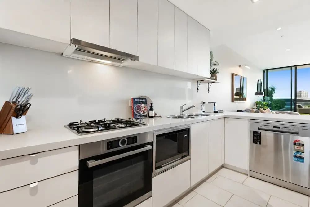 Impeccably Chic 2-bed With Views & Fab Amenities - photo 12