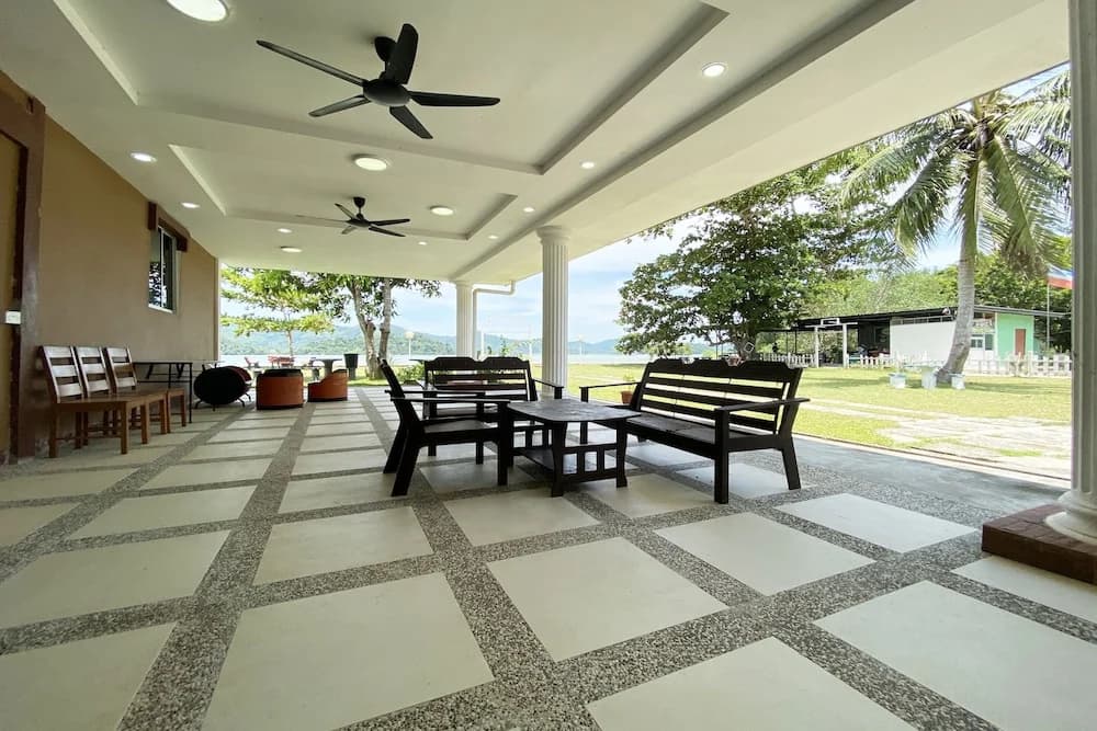 OYO 90317 Ambong Bay Resthouse - main photo