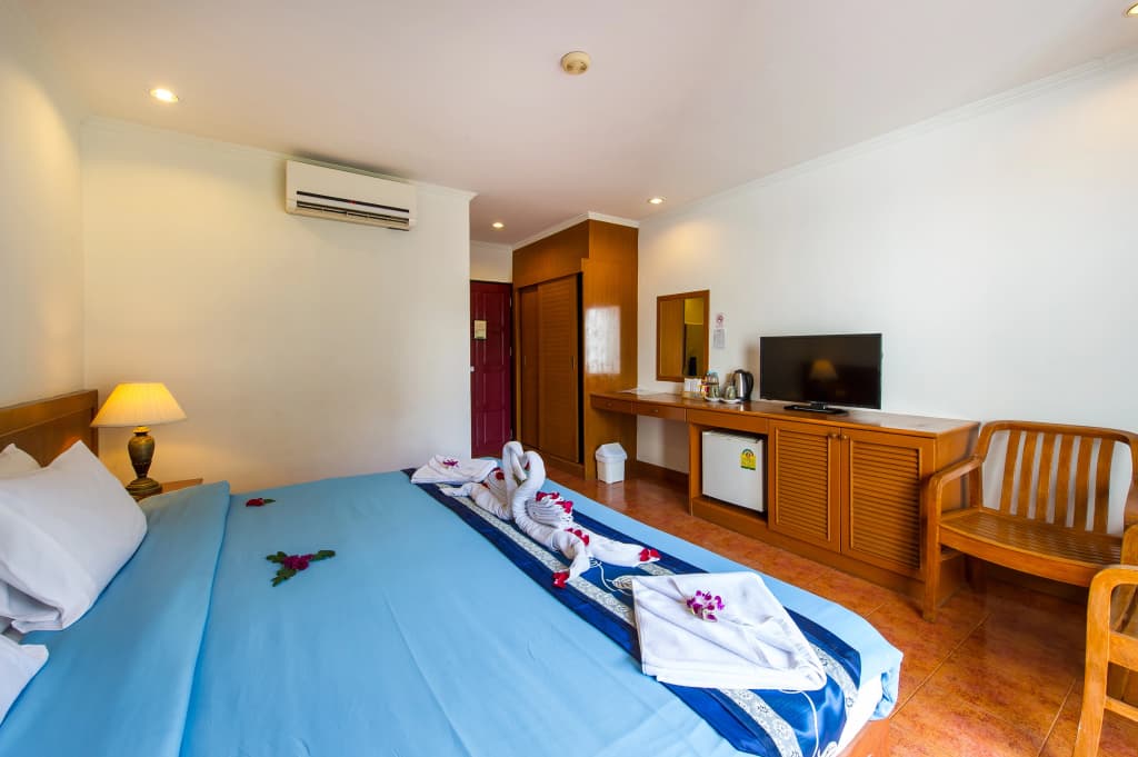 Hotel Inn Patong [Ex-Patong Beach Lodge] - photo 2