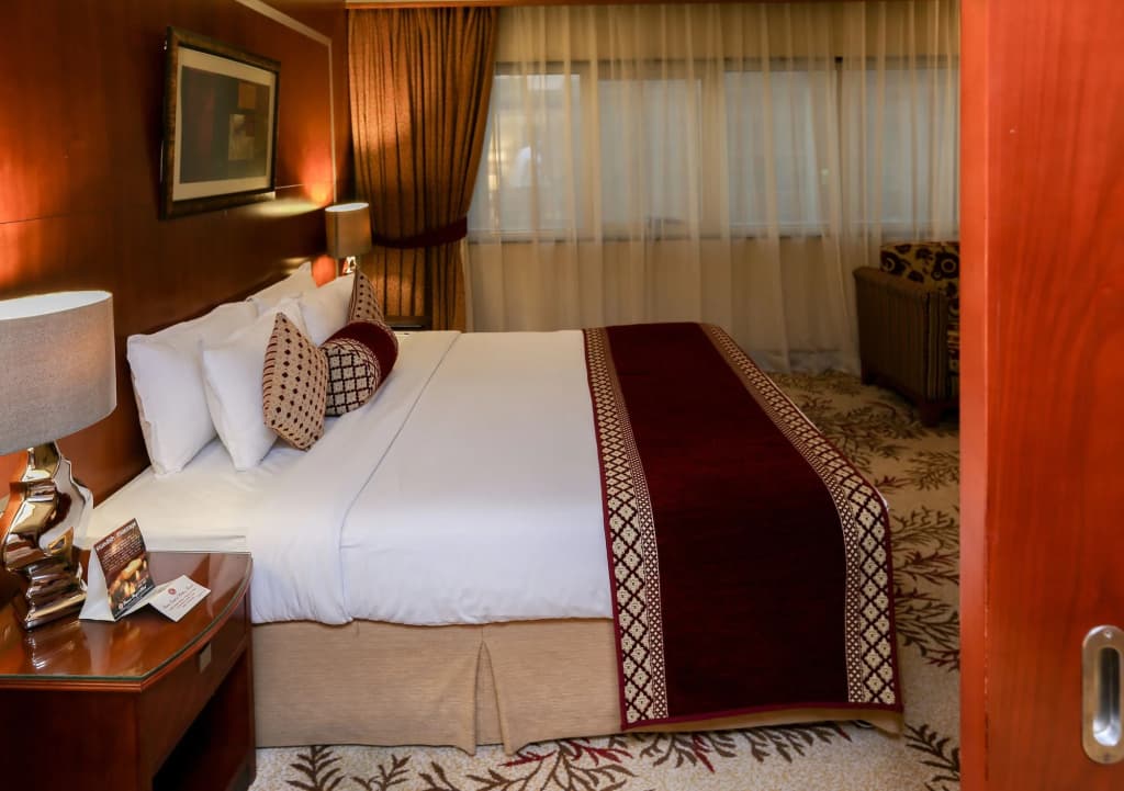 Ramee Royal Hotel - photo 4