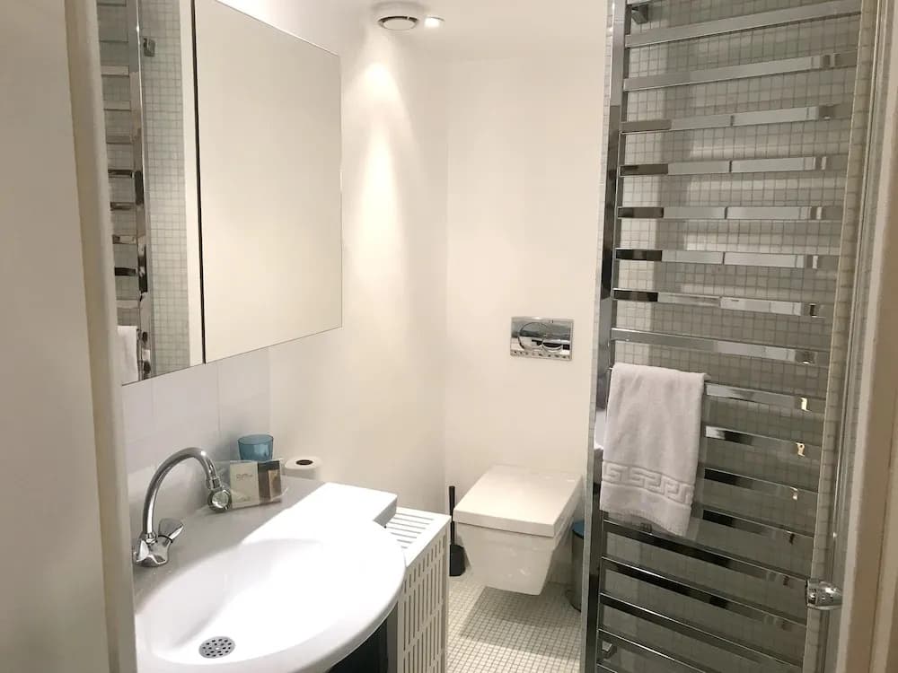 Apartment with One Bedroom in Paris, with Wifi - photo 7