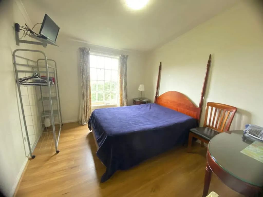 Quality room conveniently located for 2 or 3 si - photo 1