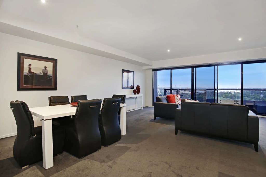 Southbank Apartments- Gallery Towers - photo 3