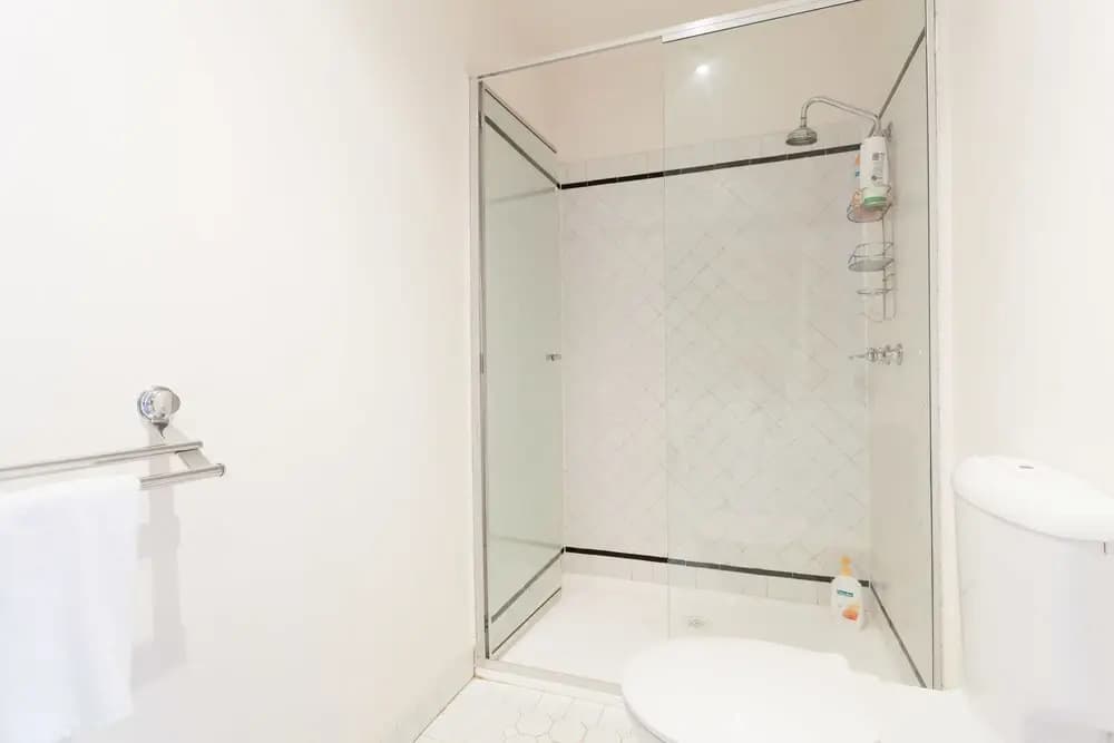 BENJAMIN, 2BDR Melbourne Apartment - photo 6