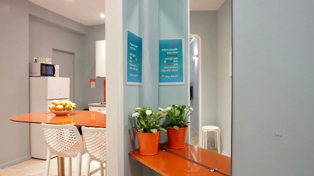 Modern Central Fully Equipped Apt - photo 5
