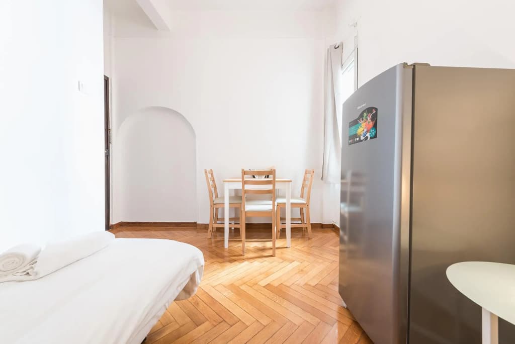 Cute and central apt for 3 - photo 8
