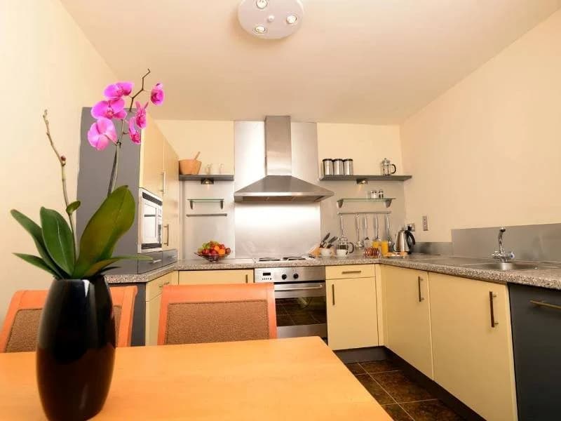 MiNC Mayfair Court - photo 10