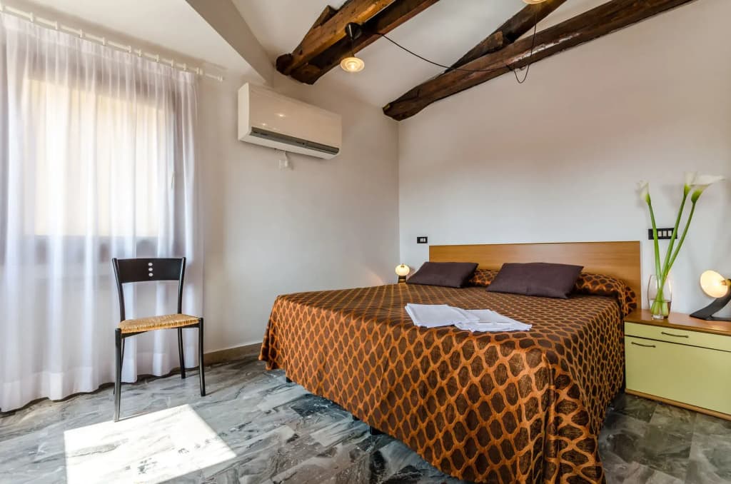 Venice Apartments - photo 17