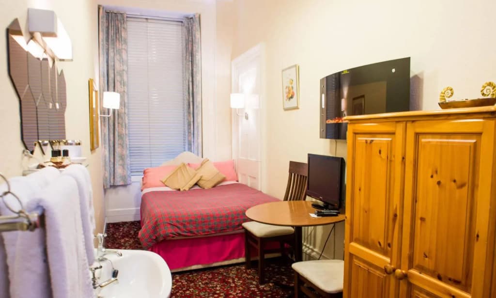 Lyncliff Hotel - photo 6