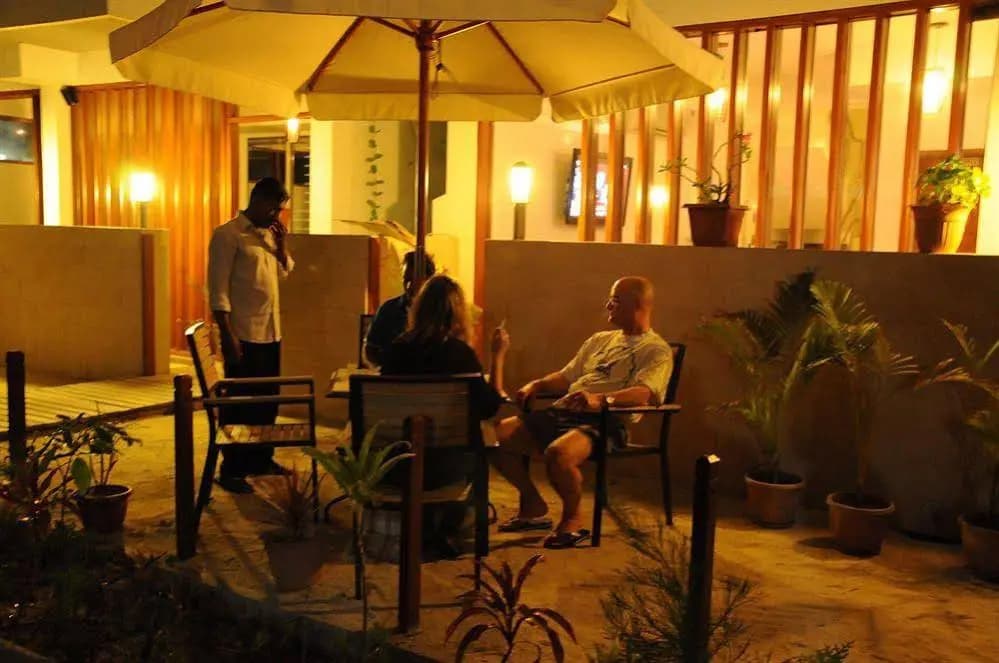 Holidaymakers Inn - photo 17