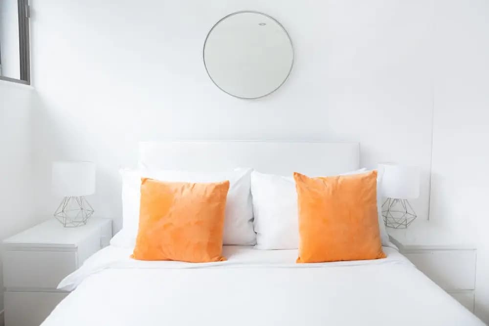 The Holborn Lights - Modern 3BDR Home with Rooftop Terrace & Garage - photo 25
