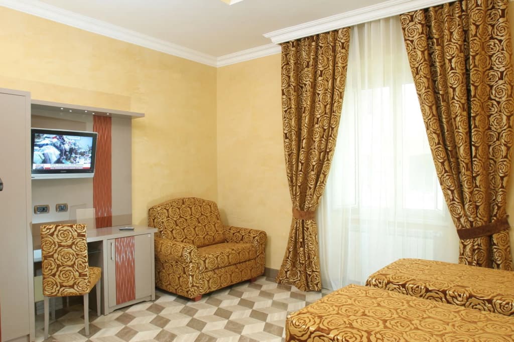 The Five Oscars Inn - photo 3